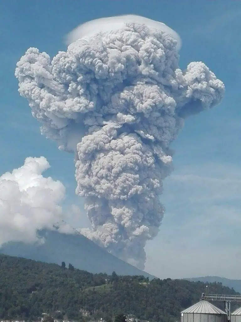 Guatemala Explosi N Fuerte Volc N Santiaguito Se Prev Ca Da De