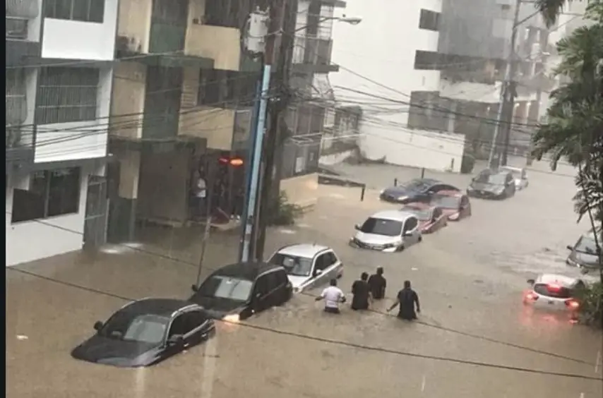 Fuertes Lluvias En Panamá Provocan Inundaciones En La Zona Hotelera Video Climaya